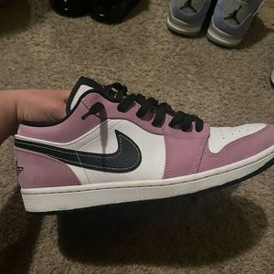 i’m selling jordan 1 low violets